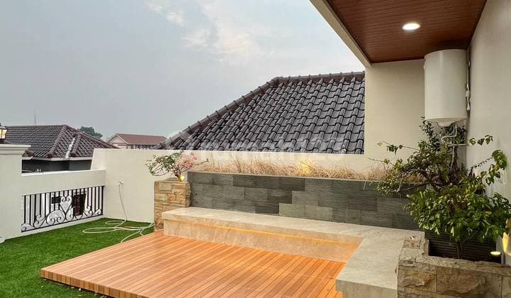 Rumah 4 Lantai Siap Huni Private Kolam Renang di Jak Sel