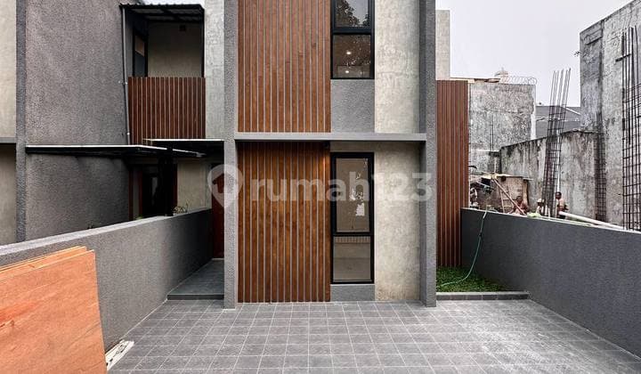 Rumah 2 Lantai Bagus Unfurnished SHM di Jakarta Selatan