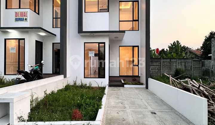 Rumah 2 Lantai bagus SHM hadap timur di Jakarta Selatan