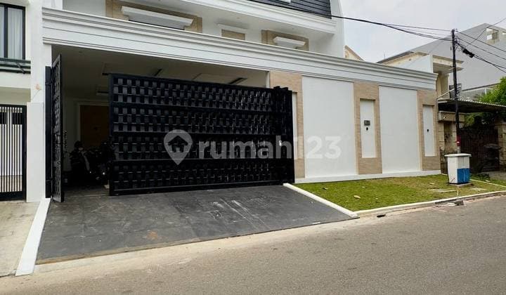 Rumah 2 Lantai Plus Rooftop Didekat Mal Pondok Indah Jakarta