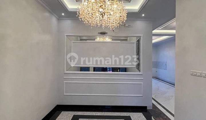 Rumah 4 Lantai Siap Huni Private Kolam Renang di Jak Sel