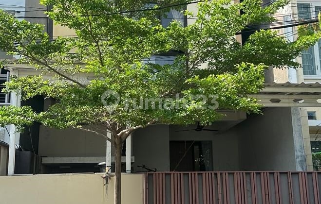 Miliki Rumah, 3 Lantai, Siap Huni di Muara Karang Jakarta (D0022)