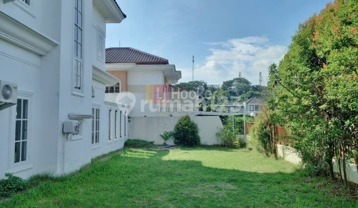 Rumah mewah 2 lantai dengan taman luas @ Papandayan dekat Akpol