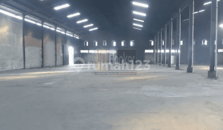 Warehouse Area 5000 and up on the Pantura Main Road, Semarang to Demak.