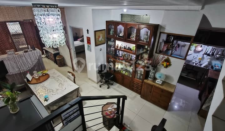 Sunter Karya Street 2 Cars, House Wider Than the Street