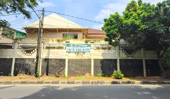 On the Edge of Jalan Danau Permai Timur, Huk Position, Beside the House Inside the Complex