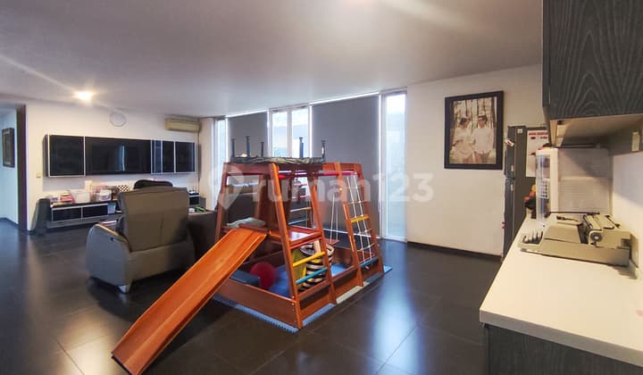 View Taman Danau Crown Golf Phg Summarecon Serpong