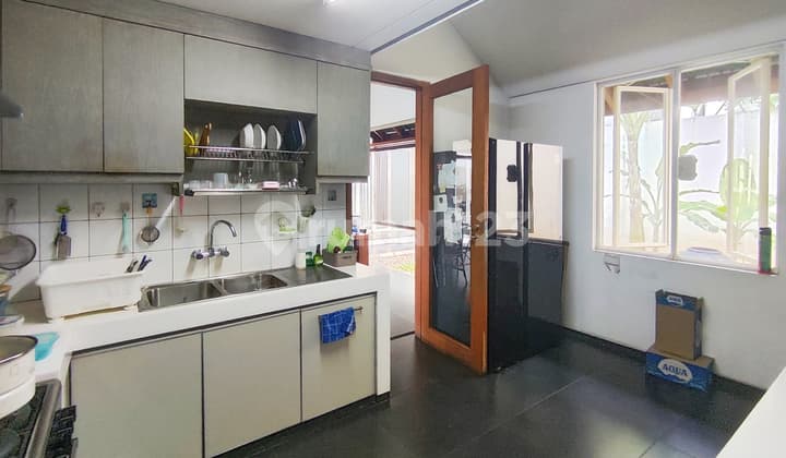 View Taman Danau Crown Golf Phg Summarecon Serpong