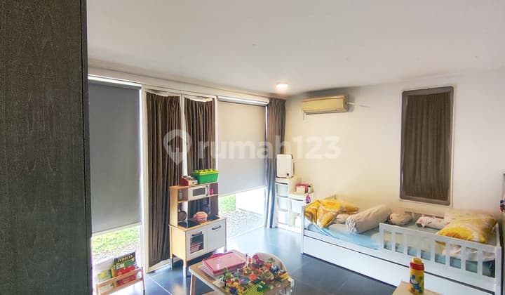 View Taman Danau Crown Golf Phg Summarecon Serpong