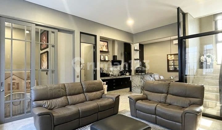 Rumah, 3 Lantai Furnish Interior Aether Greenwich BSD