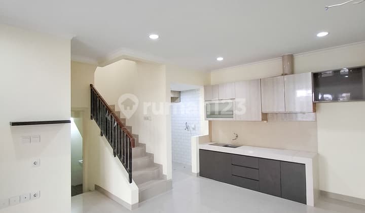 Nice Thomson Gading Serpong Semi-Furnished House