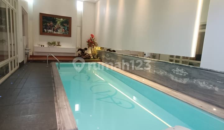 Dijual Rumah Garden House Bagus dan Ada Swimming Pool Harga 28 M