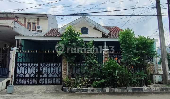 Ready-to-Occupy House on the Green Boulevard of Harapan Indah