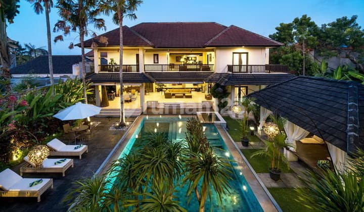 Rv-2779 Luxurious 8-Bedrooms Freehold Villa In Nusa Dua