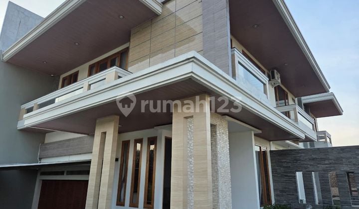Rumah Mewah Full Furnished View Kota Paling Keren di Candi Golf