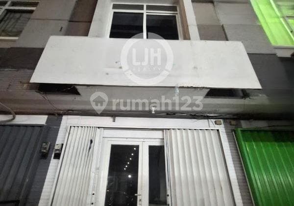 Ruko Siap Pakai Cocok untuk Kantor di Kota Wisata, Cibubur, Gn. Putri, Bogor.