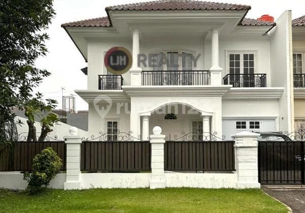 Ready-to-Occupy Boulevard House in Legenda Wisata - Cibubur