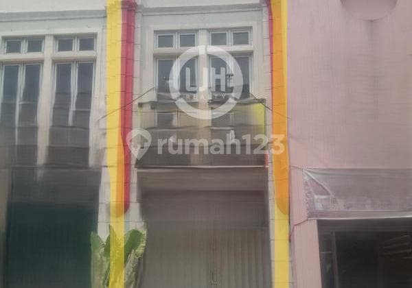 Ruko Posisi Strategis Cocok untuk Usaha di Citragran, Cibubur, Bekasi.