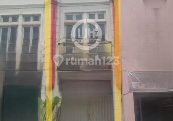 Ruko Posisi Strategis Cocok untuk Usaha di Citragran, Cibubur, Bekasi.