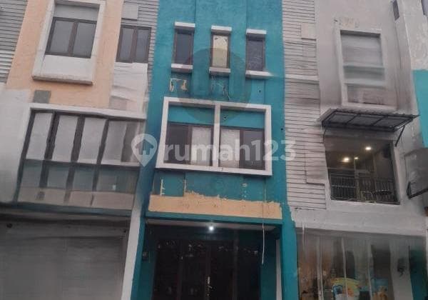 Ruko 3 Lantai Posisi Strategis di Perum Legenda Wisata Cibubur, Gn.putri, Bogor