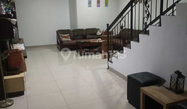 Rumah Bagus Terawat di Singgasana Pradana