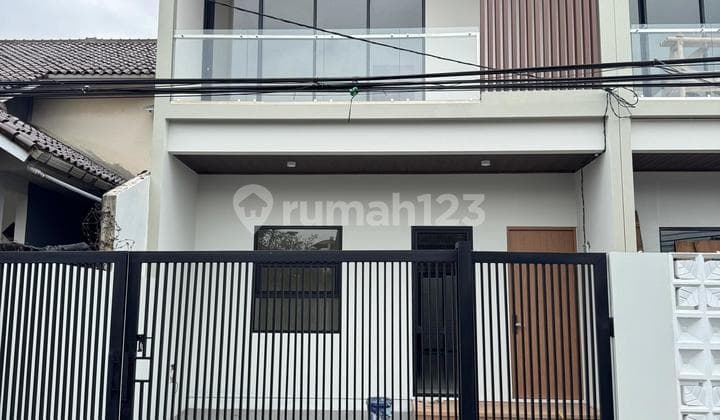 Rumah Baru Minimalis 2 Lantai di Kopo Permai