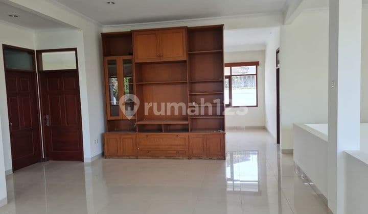 Jual Rumah di Setramurni 2 Lantai Bagus