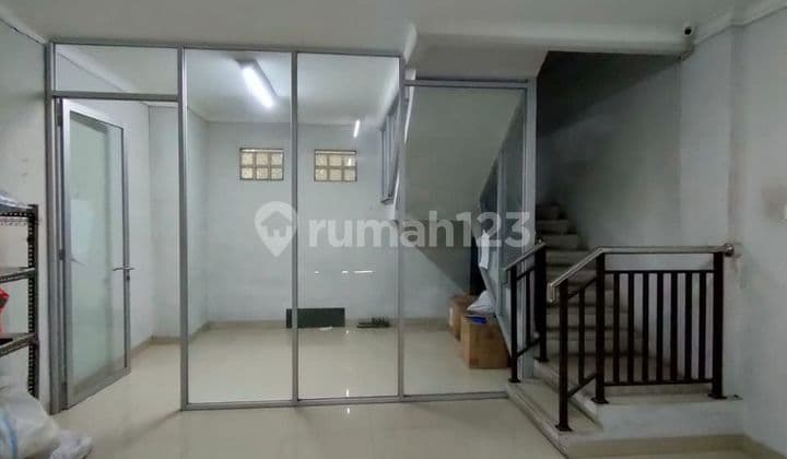 3-Storey Shop House in Holis Regency, Good Condition, Ready to Use