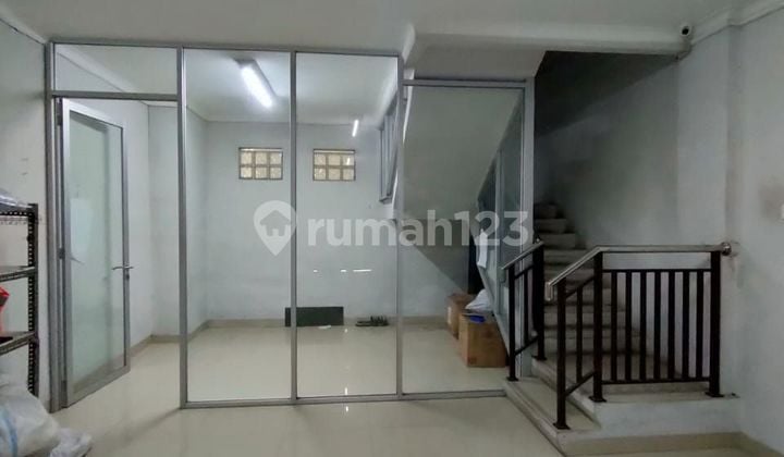 Ruko 3 Lantai di Holis Regency Bagus Siap Pakai