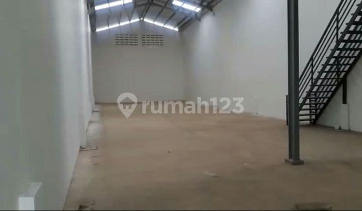 For Rent: Nice Warehouse on Jalan Sadang