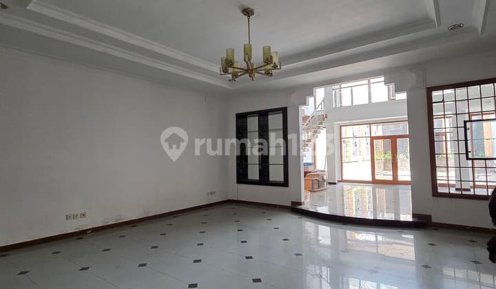 Rumah 2 Lantai Siap Huni Di Holis Regency