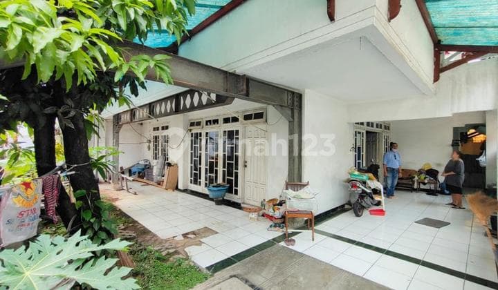 Rumah 2 Lantai Slipi Jakarta Barat Siap Huni
