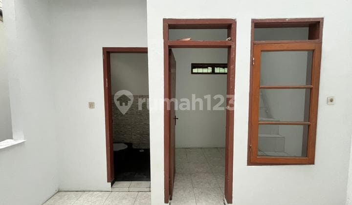 Dijual Rumah 1.5 Lantai di Taman Kopo Indah 2