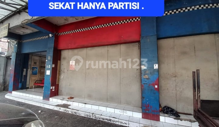 Rental Business Space, Strategic Commercial Shop House in Pajajaran, Bandung