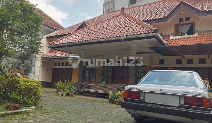 Rumah 2 Lantai Sayap Dago Strategis Dekat Universitas
