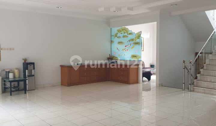 Rumah Bagus 2 Lantai di Istana Regency Semi Furnished