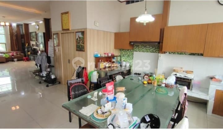 Rumah 3,5 Lantai Siap Huni di Jalan Peta Bandung