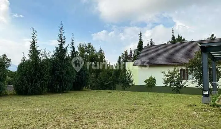 Villa Dago Atas with Nice View, Fresh Air, and Furnished