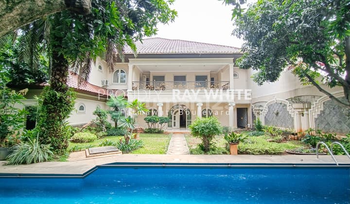 Kemang,Rumah Klasik Gaya Romawi Yg Cantik Dgn Halaman Luas