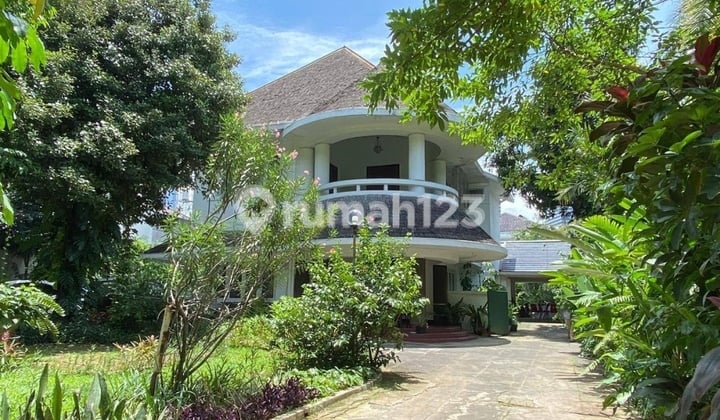 Menteng Imam Bonjol, Colonial Vintage House Premium Location For Residential Or Office