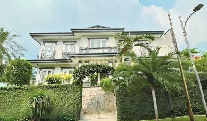 Charming House Beautiful Garden in Pondok Indah Complex