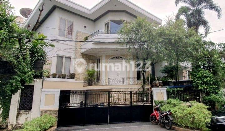 Pondok Indah, Charming House in Front of the Park Near Pim 3