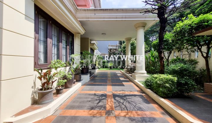 Rumah Mewah komplek Elite Cilandak Lingkungan Nyaman dan Tenang dekat Citos