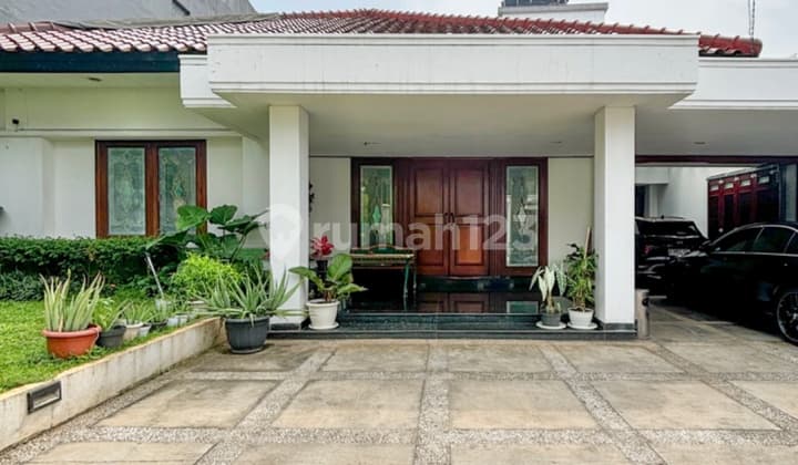Rumah Asri Lingkungan Elite Menteng, Jakpus