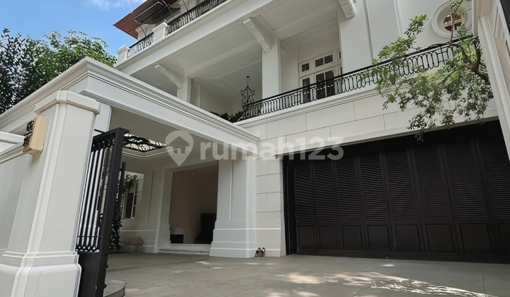 Rumah Elegant Gaya Klasik Modern Nan Cantik Area Exclusive Kuningan, Jakarta Selatan