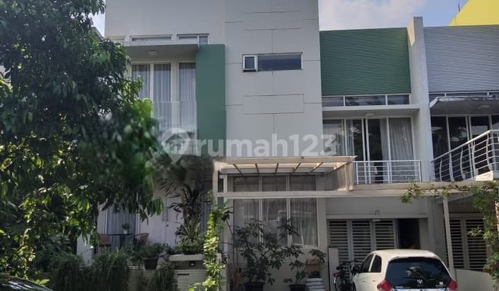 Luxury Fully Furnished Kebayoran Height - 2.5 Floors, Spacious & Prestigious