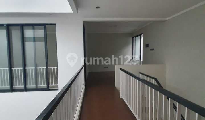 :Fire: Rare Deal! Rumah 2,5 Lantai Sektor 7 - Semi Furnished & Siap Huni
