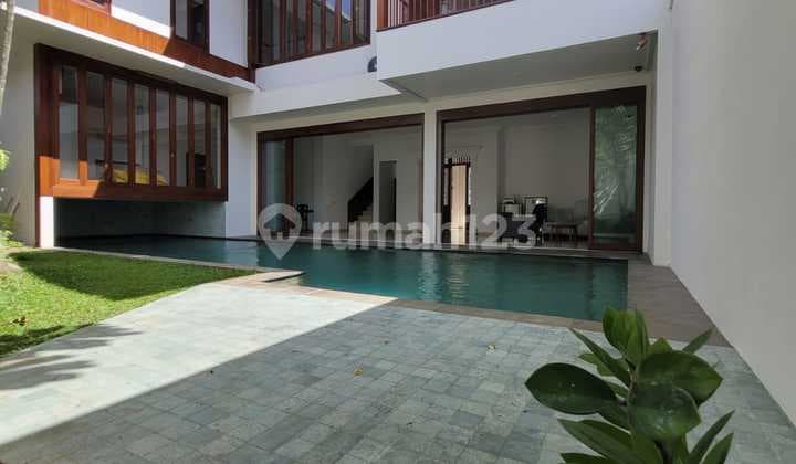 Rumah Mewah Dengan Suasana Asri Dan Kolam Renang Cantik Di Sektor 9 Bintaro Jaya 9105