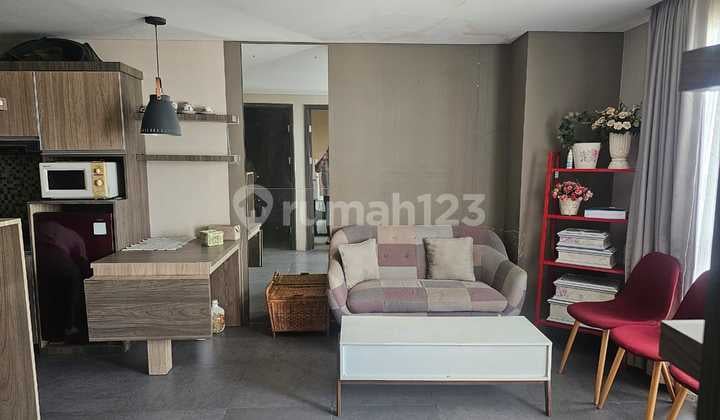 Very Cheap Price Strategically Located Fully Furnished Apartment in Jombang Bintaro (SD)