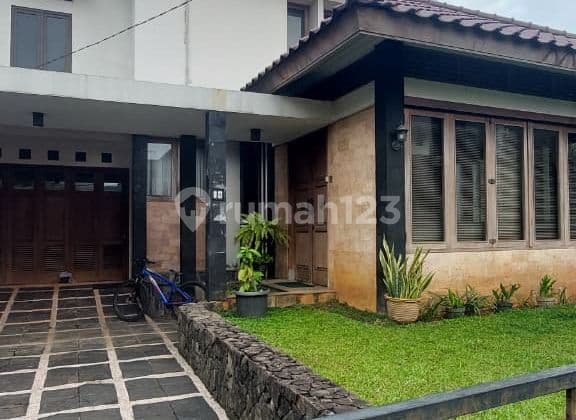 Rumah bagus sekali lokasi strategis dekat mall, stasiun, tol siap huni di Bintaro 0131